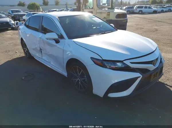 4T1G11AK4RU245256 2024 TOYOTA CAMRY - Image 1