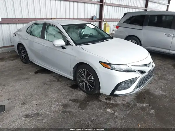 4T1G11AK4RU262087 2024 TOYOTA CAMRY - Image 1