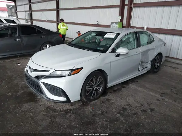 4T1G11AK4RU262087 2024 TOYOTA CAMRY - Image 2