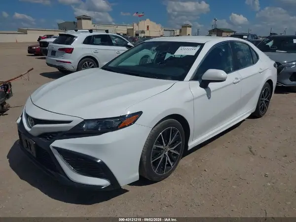 4T1G11AK4RU889579 2024 TOYOTA CAMRY - Image 2