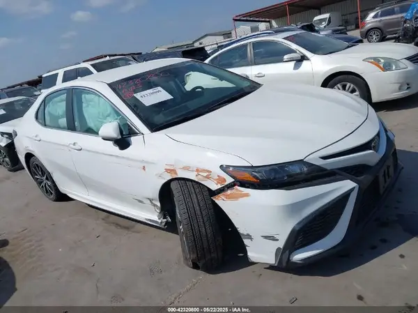 4T1G11AK4RU909300 2024 TOYOTA CAMRY - Image 1