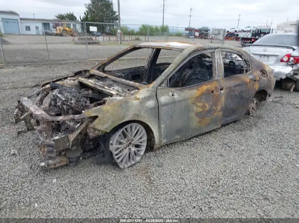 4T1G11AK5LU306847 2020 TOYOTA CAMRY - Image 2