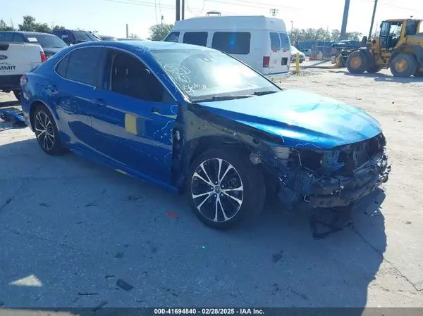 4T1G11AK5LU308758 2020 TOYOTA CAMRY - Image 1