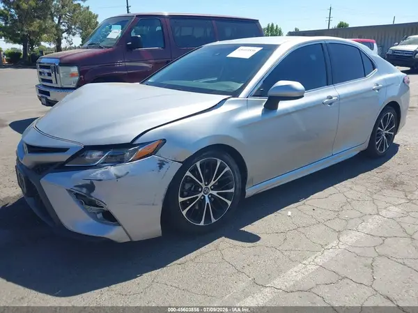 4T1G11AK5LU353859 2020 TOYOTA CAMRY - Image 2