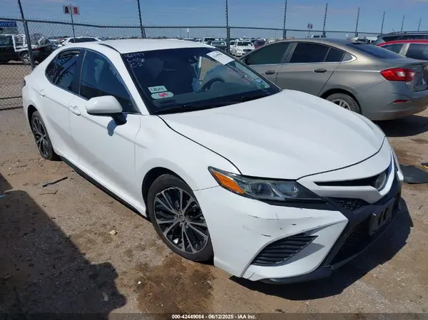 4T1G11AK5LU881885 2020 TOYOTA CAMRY - Image 1