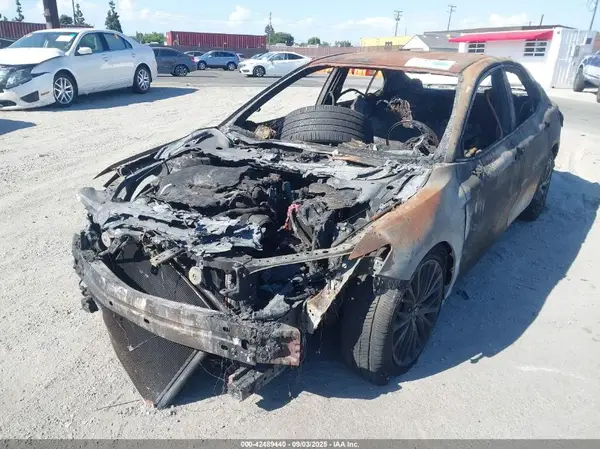 4T1G11AK5LU885502 2020 TOYOTA CAMRY - Image 2
