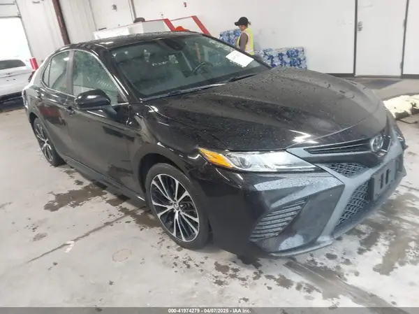 4T1G11AK5LU918689 2020 TOYOTA CAMRY - Image 1