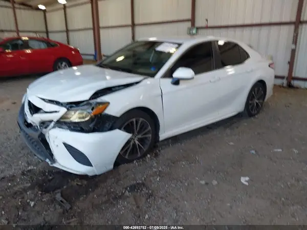 4T1G11AK5LU938831 2020 TOYOTA CAMRY - Image 2