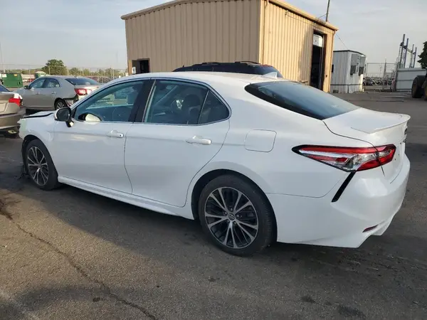 4T1G11AK5LU942331 2020 TOYOTA CAMRY - Image 2