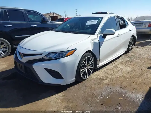 4T1G11AK5LU942619 2020 TOYOTA CAMRY - Image 2