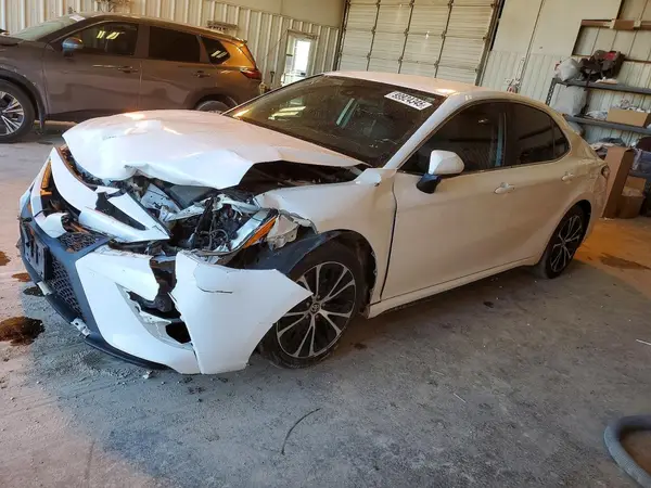 4T1G11AK5LU962742 2020 TOYOTA CAMRY - Image 1