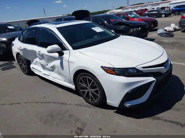 4T1G11AK5MU404147 2021 TOYOTA CAMRY - Image 1