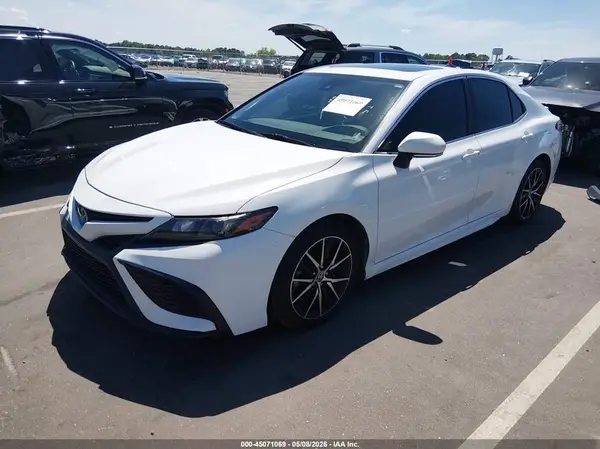 4T1G11AK5MU404147 2021 TOYOTA CAMRY - Image 2