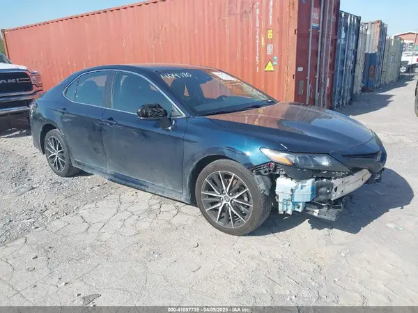 4T1G11AK5MU404780 2021 TOYOTA CAMRY - Image 1