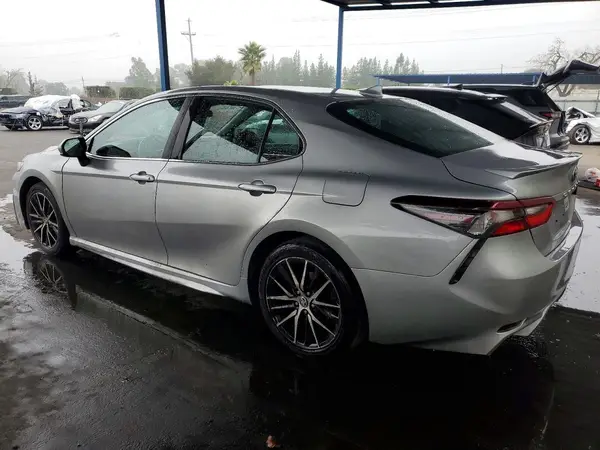 4T1G11AK5MU404956 2021 TOYOTA CAMRY - Image 2