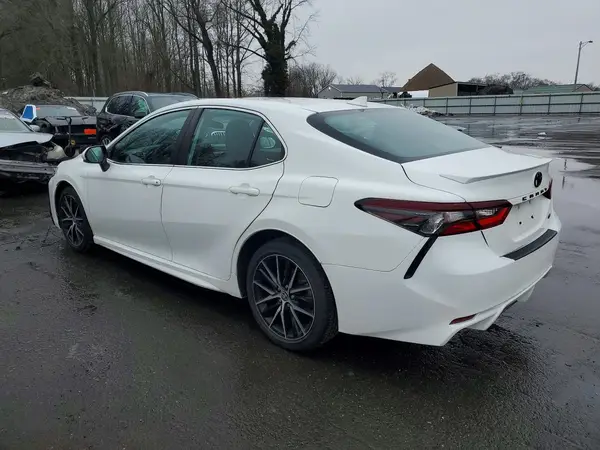 4T1G11AK5MU407260 2021 TOYOTA CAMRY - Image 2
