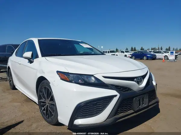 4T1G11AK5MU410076 2021 TOYOTA CAMRY - Image 1