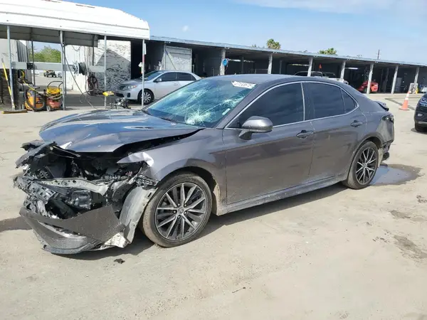 4T1G11AK5MU410949 2021 TOYOTA CAMRY - Image 1