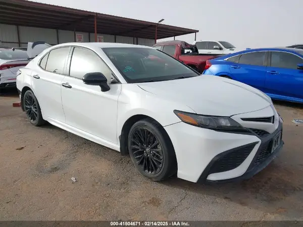 4T1G11AK5MU411227 2021 TOYOTA CAMRY - Image 1