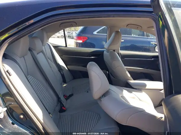 4T1G11AK5MU417657 2021 TOYOTA CAMRY - Image 8