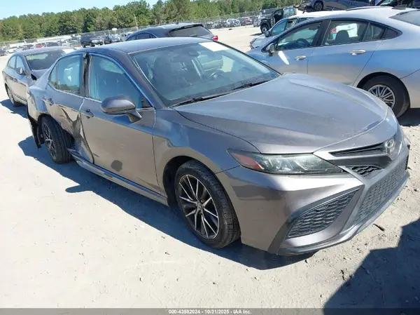 4T1G11AK5MU424379 2021 TOYOTA CAMRY - Image 1