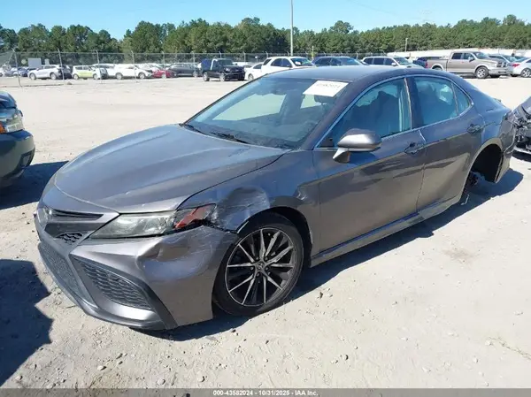 4T1G11AK5MU424379 2021 TOYOTA CAMRY - Image 2