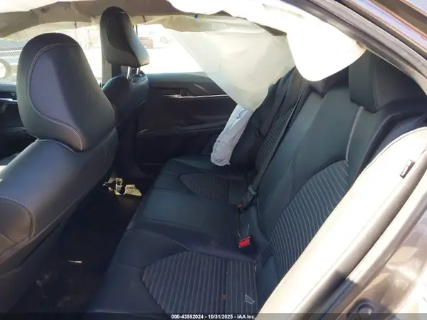 4T1G11AK5MU424379 2021 TOYOTA CAMRY - Image 8