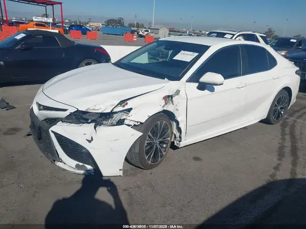 4T1G11AK5MU426018 2021 TOYOTA CAMRY - Image 2