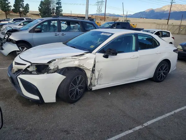 4T1G11AK5MU426942 2021 TOYOTA CAMRY - Image 1