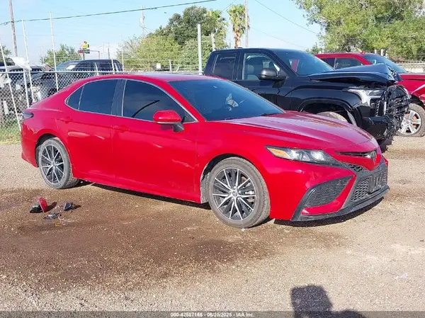 4T1G11AK5MU428500 2021 TOYOTA CAMRY - Image 1