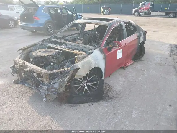 4T1G11AK5MU428643 2021 TOYOTA CAMRY - Image 2