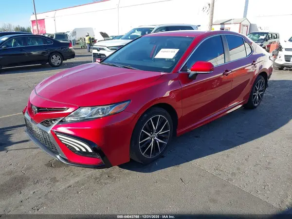 4T1G11AK5MU430912 2021 TOYOTA CAMRY - Image 2