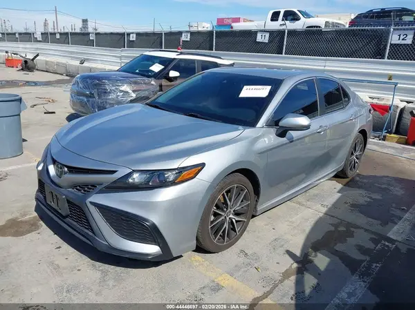 4T1G11AK5MU431591 2021 TOYOTA CAMRY - Image 2