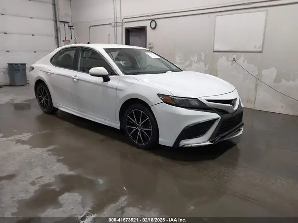 4T1G11AK5MU436533 2021 TOYOTA CAMRY - Image 1