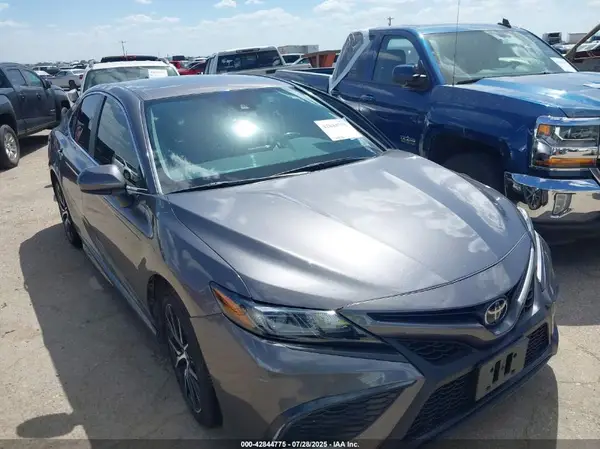 4T1G11AK5MU438900 2021 TOYOTA CAMRY - Image 1