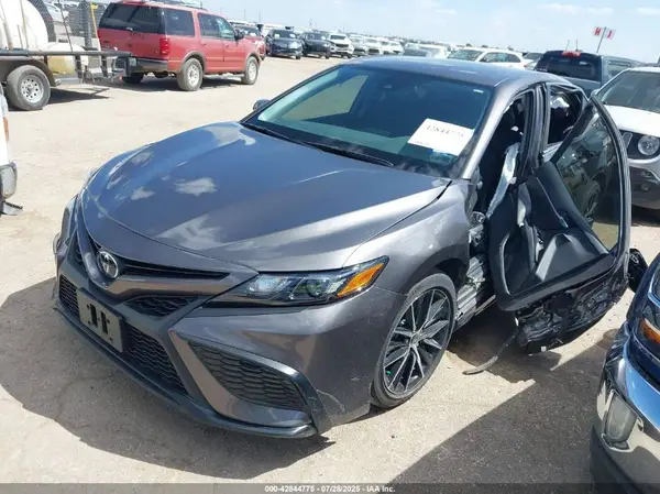 4T1G11AK5MU438900 2021 TOYOTA CAMRY - Image 2