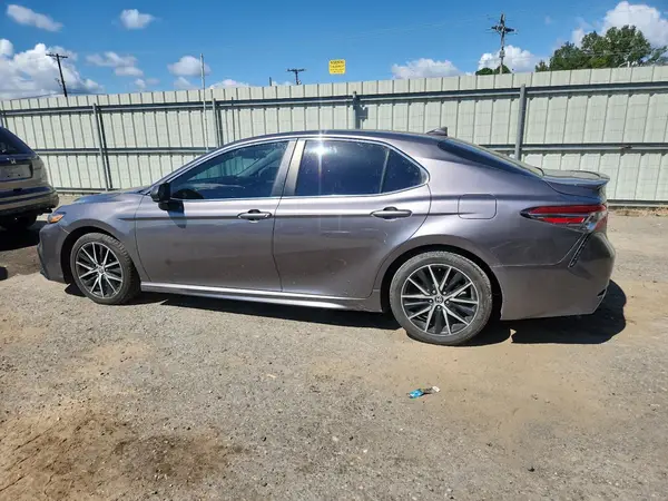 4T1G11AK5MU439559 2021 TOYOTA CAMRY - Image 2