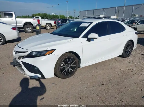 4T1G11AK5MU444826 2021 TOYOTA CAMRY - Image 2