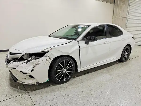 4T1G11AK5MU459732 2021 TOYOTA CAMRY - Image 1