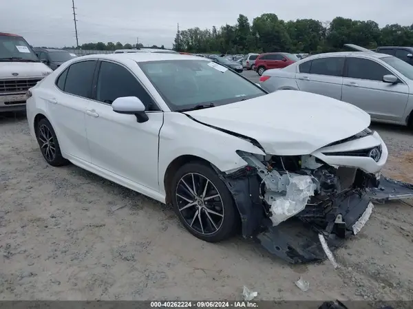 4T1G11AK5MU463179 2021 TOYOTA CAMRY - Image 1