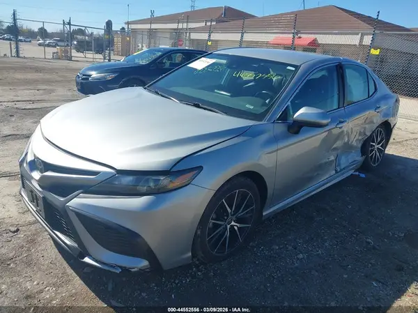 4T1G11AK5MU470021 2021 TOYOTA CAMRY - Image 2