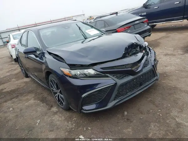4T1G11AK5MU478152 2021 TOYOTA CAMRY - Image 1