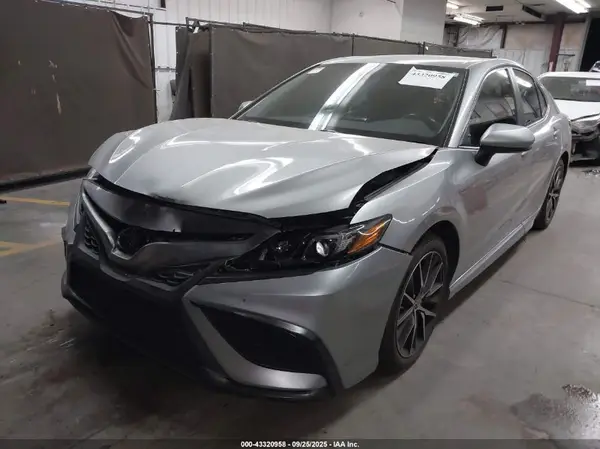 4T1G11AK5MU478555 2021 TOYOTA CAMRY - Image 2