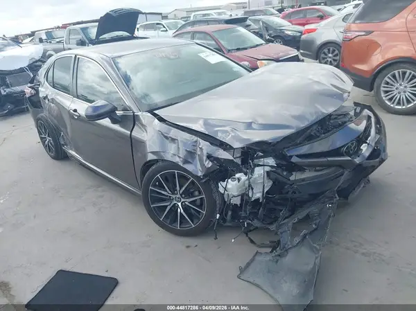 4T1G11AK5MU482430 2021 TOYOTA CAMRY - Image 1