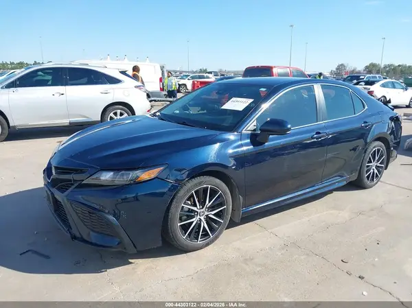 4T1G11AK5MU486963 2021 TOYOTA CAMRY - Image 2