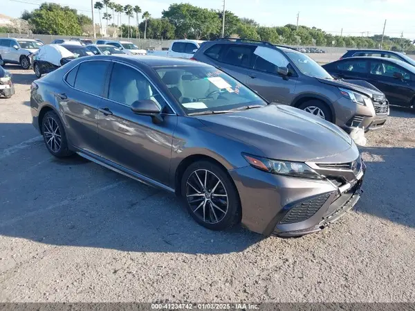 4T1G11AK5MU487482 2021 TOYOTA CAMRY - Image 1