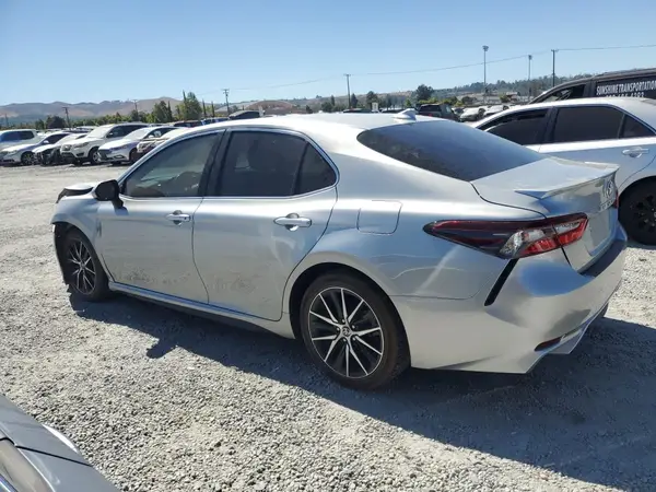 4T1G11AK5MU493136 2021 TOYOTA CAMRY - Image 2
