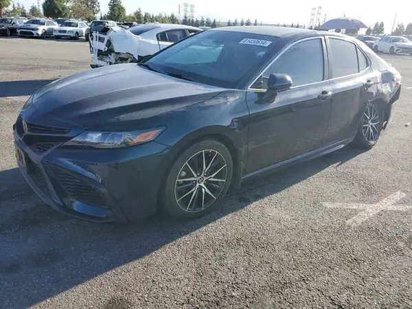 4T1G11AK5MU494951 2021 TOYOTA CAMRY - Image 1