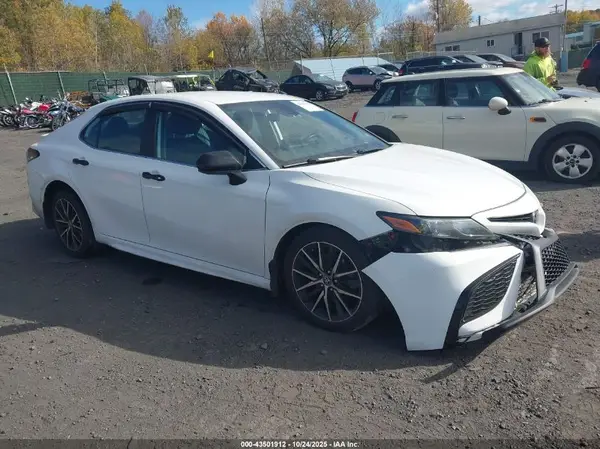 4T1G11AK5MU513188 2021 TOYOTA CAMRY - Image 1