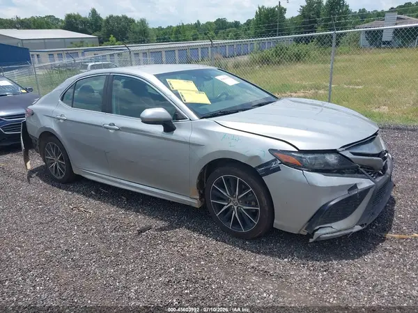 4T1G11AK5MU516656 2021 TOYOTA CAMRY - Image 1